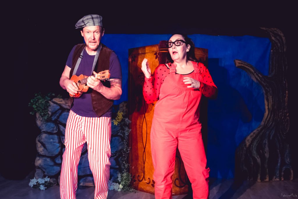 DESSOUS DE SCENE MELI MELO ET LE LIVRE ENSCORCELE SPECTACLE JEUNE PUBLIC