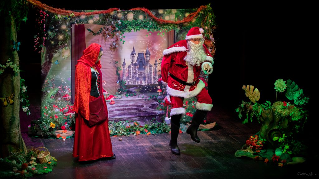 COMPAGNIE DESSOUS DE SCENE EMBUCHE DE NOËL AU PAYS DES CONTES JEUNE PUBLIC SPECTACEL NOËL