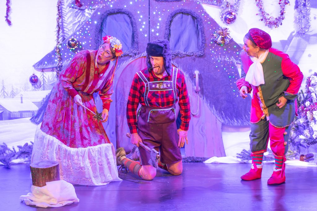 COMPAGNIE DESSOUS DE SCENE LA VERITABLE HISTOIRE VRAIE DU SAPIN DE NOËL JEUNE PUBLIC SPECTACLE NOËL
