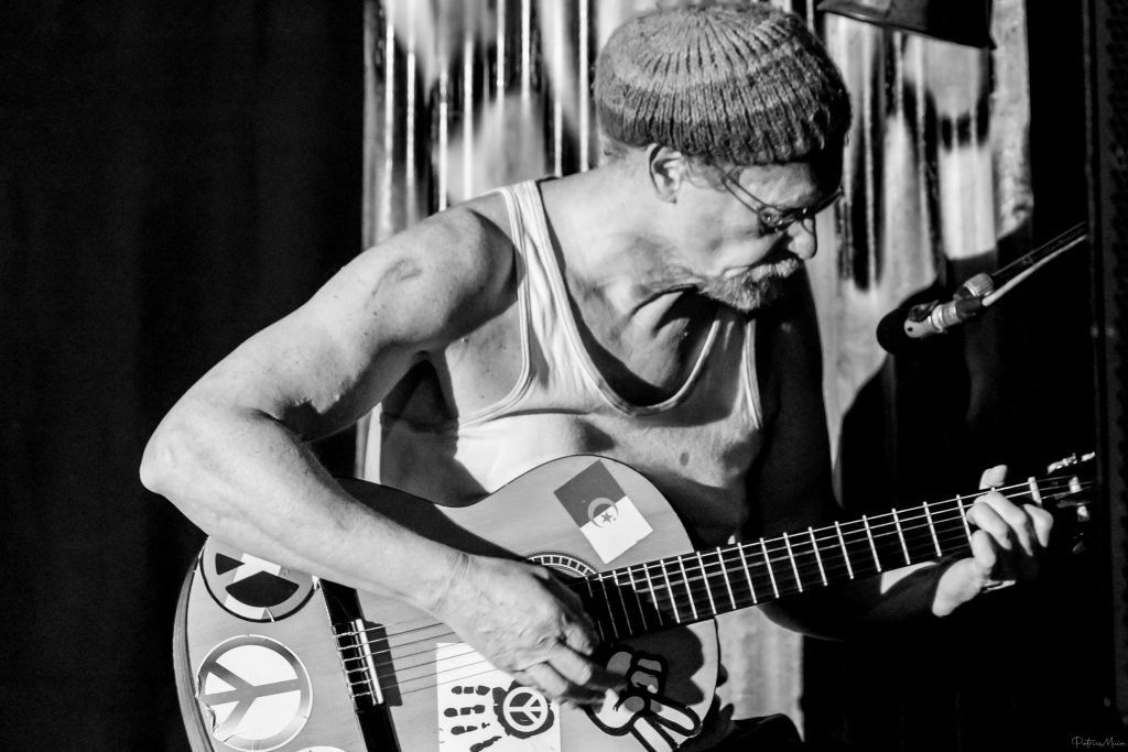 DESSOUS DE SCENE L'OLYMPE DES INFORTUNES YASMIN KHADRA SPECTACLE TOUT PUBLIC