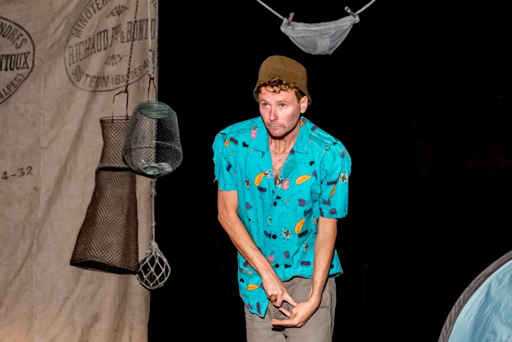 DESSOUS DE SCENE L'OLYMPE DES INFORTUNES YASMIN KHADRA SPECTACLE TOUT PUBLIC