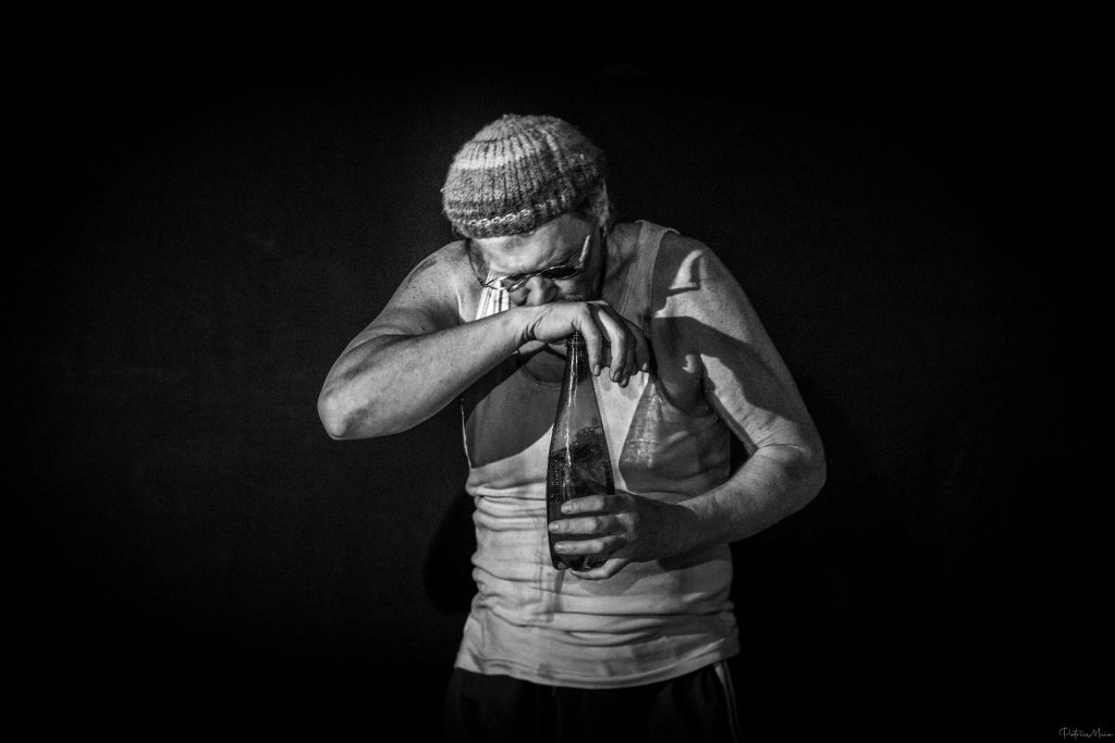 DESSOUS DE SCENE L'OLYMPE DES INFORTUNES YASMIN KHADRA SPECTACLE TOUT PUBLIC