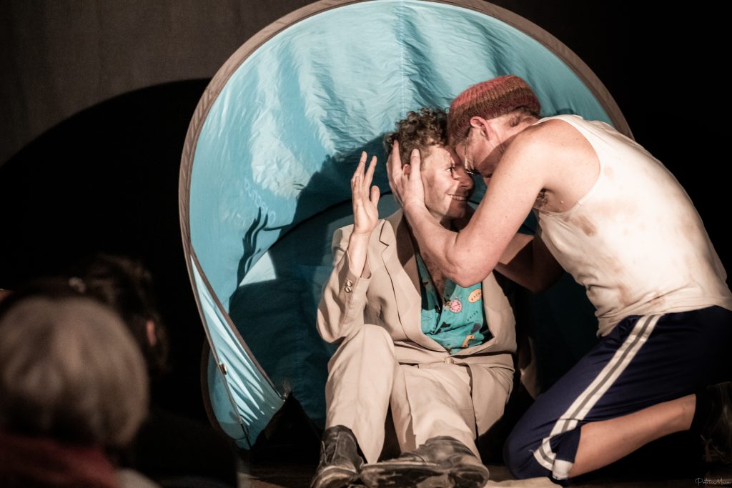 DESSOUS DE SCENE L'OLYMPE DES INFORTUNES YASMINA KHADRA SPECTACLE TOUT PUBLIC ET LYCEENS