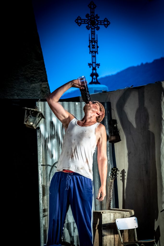 DESSOUS DE SCENE L'OLYMPE DES INFORTUNES YASMIN KHADRA SPECTACLE TOUT PUBLIC