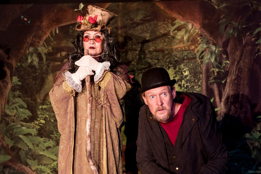 DESSOUS DE SCENE LA SORCIERE SOUS LA LUNE JEUNE PUBLIC