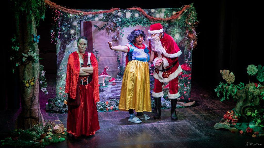 COMPAGNIE DESSOUS DE SCENE EMBUCHE DE NOËL AU PAYS DES CONTES JEUNE PUBLIC SPECTACEL NOËL