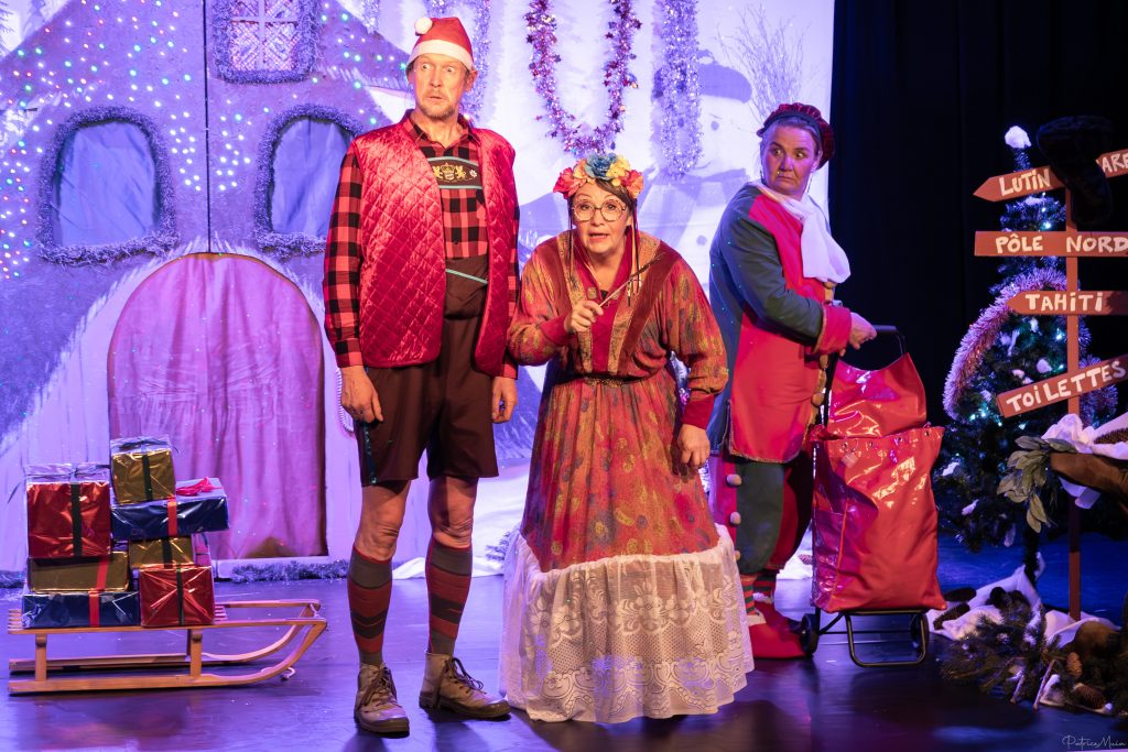 DESSOUS DE SCENE LA VERITABLE HISTOIRE VRAIE DU SAPIN DE NOËL SPECTACLE DE NOËL POUR LES ENFANTS