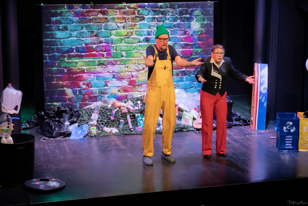 DESSOUS DE SCENE T'AS PAS VU LA POUBELLE ? SPECTACLE JEUNE PUBLIC ET SCOLAIRE