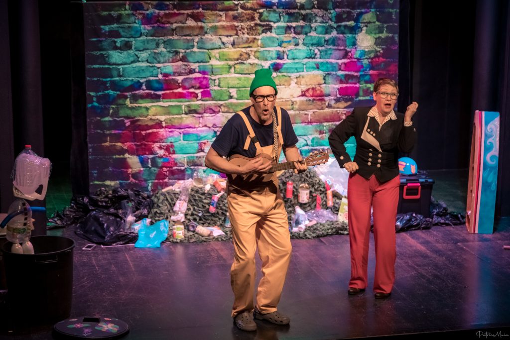 DESSOUS DE SCENE T'AS PAS VU LA POUBELLE ? SPECTACLE JEUNE PUBLIC SUR L'ECOLOGIE