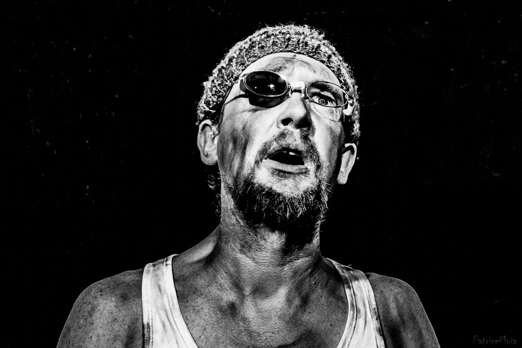 DESSOUS DE SCENE L'OLYMPE DES INFORTUNES YASMIN KHADRA SPECTACLE TOUT PUBLIC