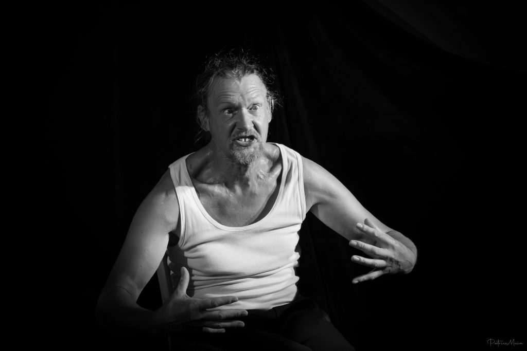 DESSOUS DE SCENE UNION SAUVAGE TOUT PUBLIC