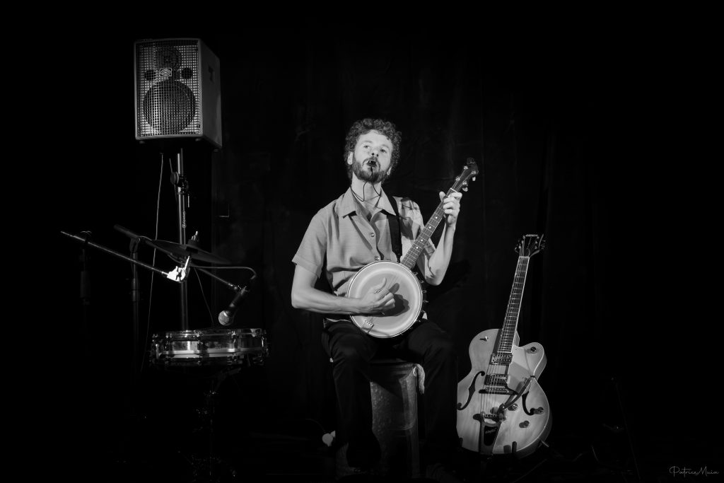 DESSOUS DE SCENE UNION SAUVAGE TOUT PUBLIC