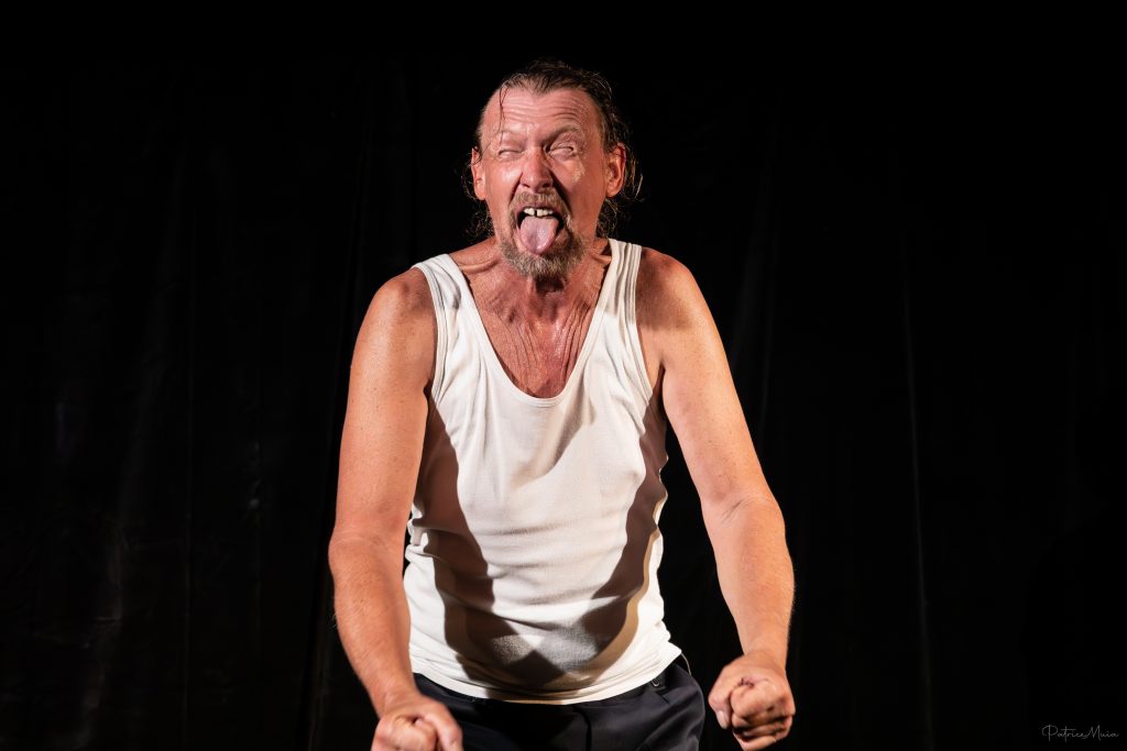 DESSOUS DE SCENE UNION SAUVAGE TOUT PUBLIC